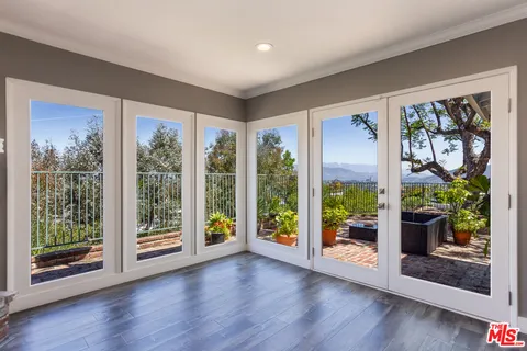 $1,699,999 | 3661 Sunswept Drive, Studio City, CA 91604