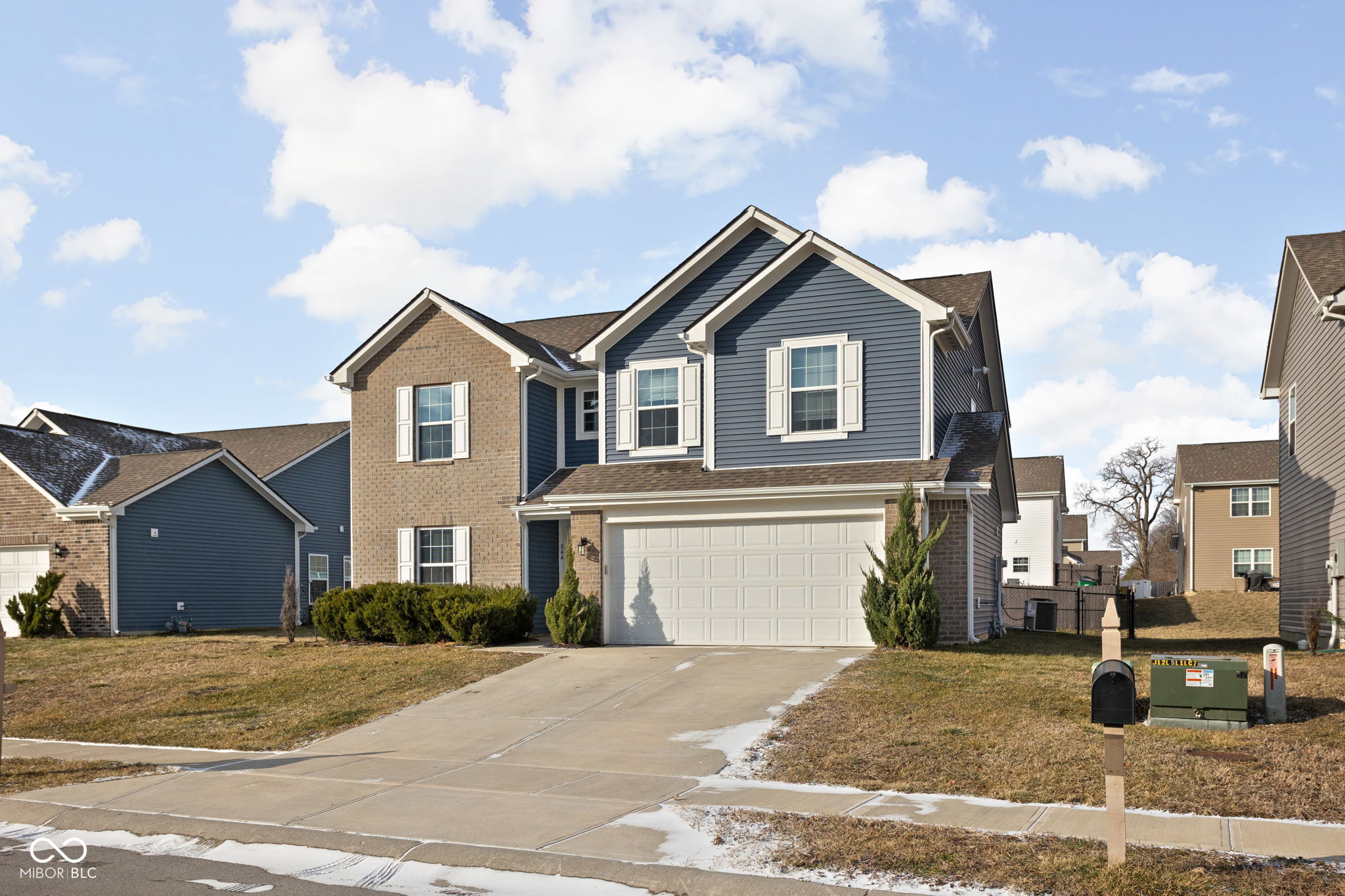 844 Declaration Drive Pittsboro, IN 46167 - Photo 3 of 32