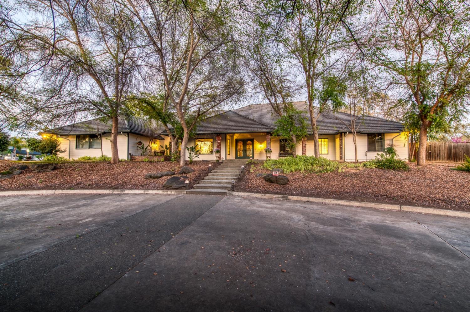 16015 Sample Road Clovis, CA 93619 - Photo 1 of 72 Gallery Image 1