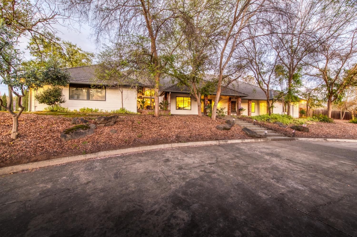16015 Sample Road Clovis, CA 93619 - Photo 3 of 72 Gallery Image 3
