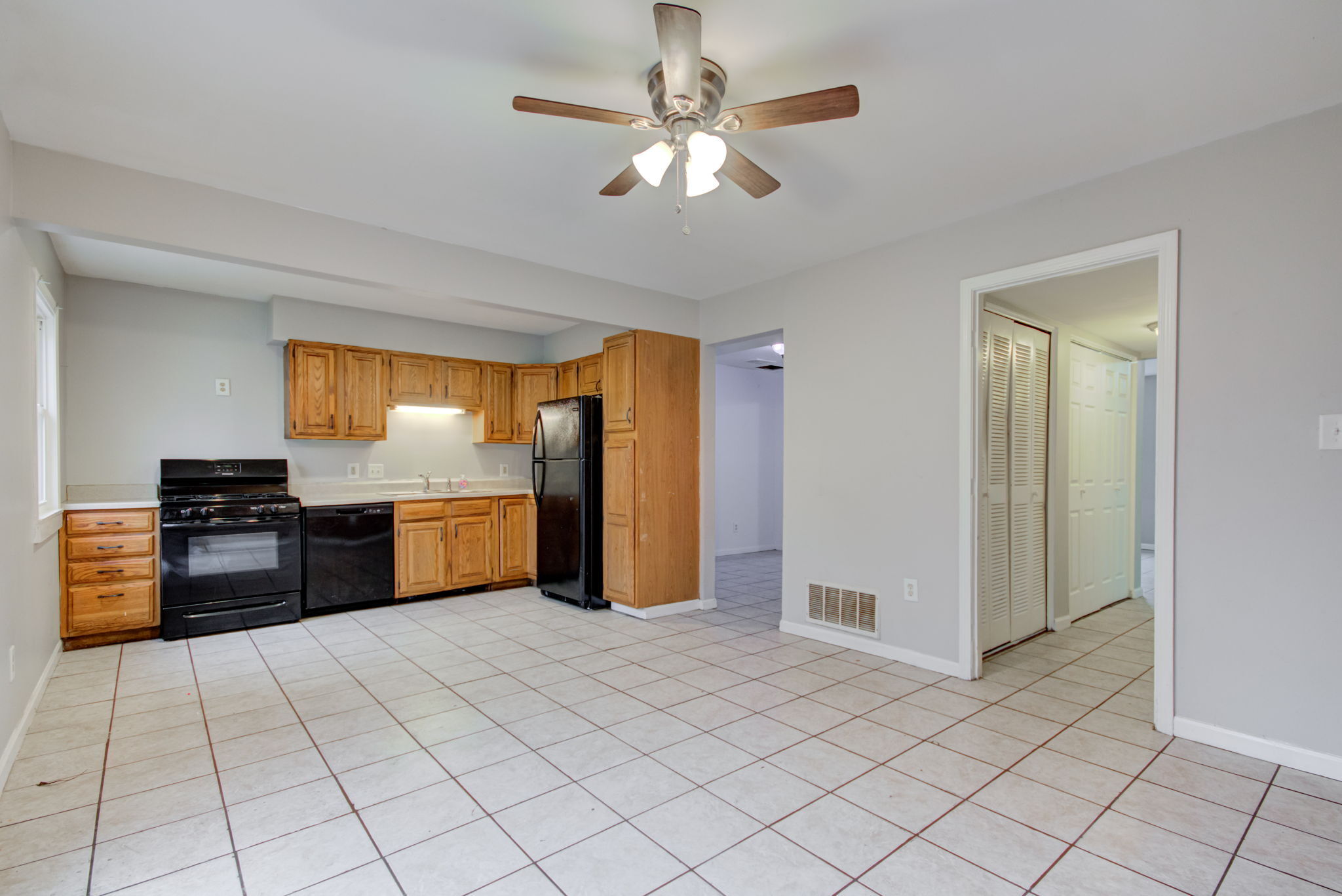 6314 Commons Drive Indianapolis, IN 46254 - Photo 8 of 28