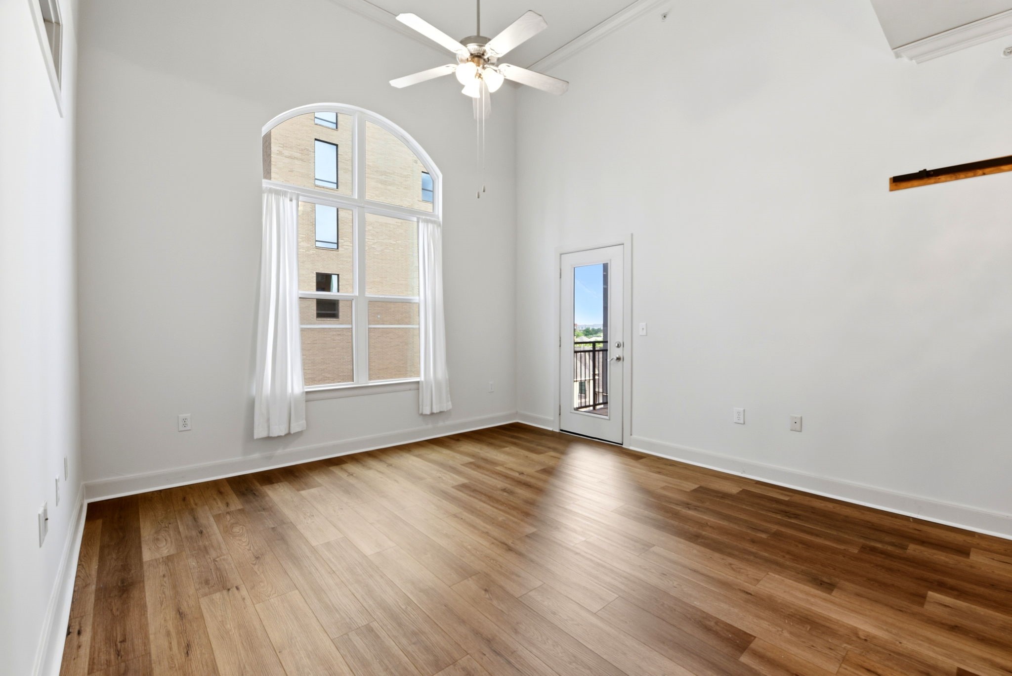 1010 Rosine Street, Unit 43 Houston, TX 77019 - Photo 25 of 48 an empty room with wooden floor closet and windows