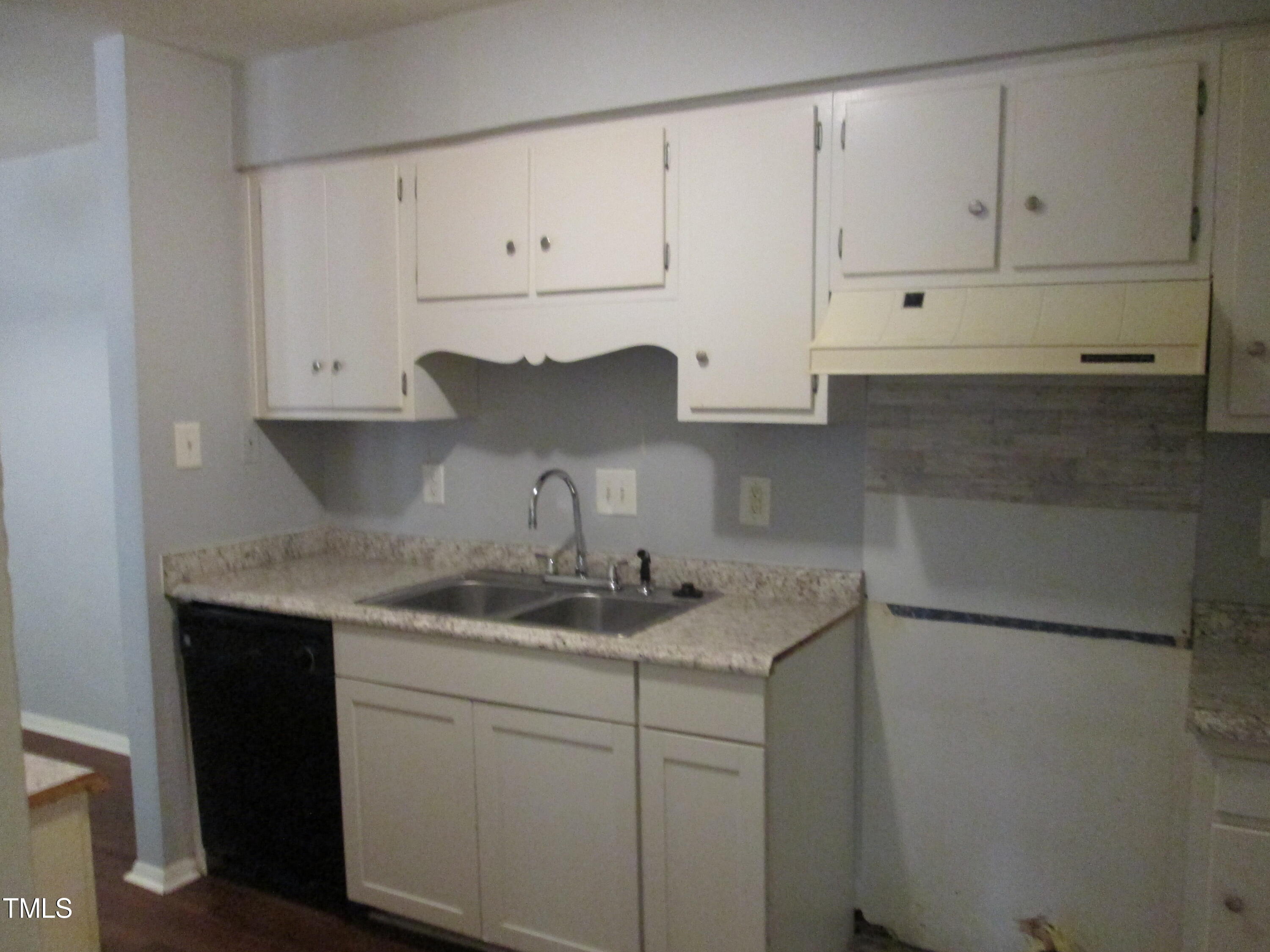 1130 Schaub Drive, Unit E Raleigh, NC 27606 - Photo 15 of 34 IMG_3087