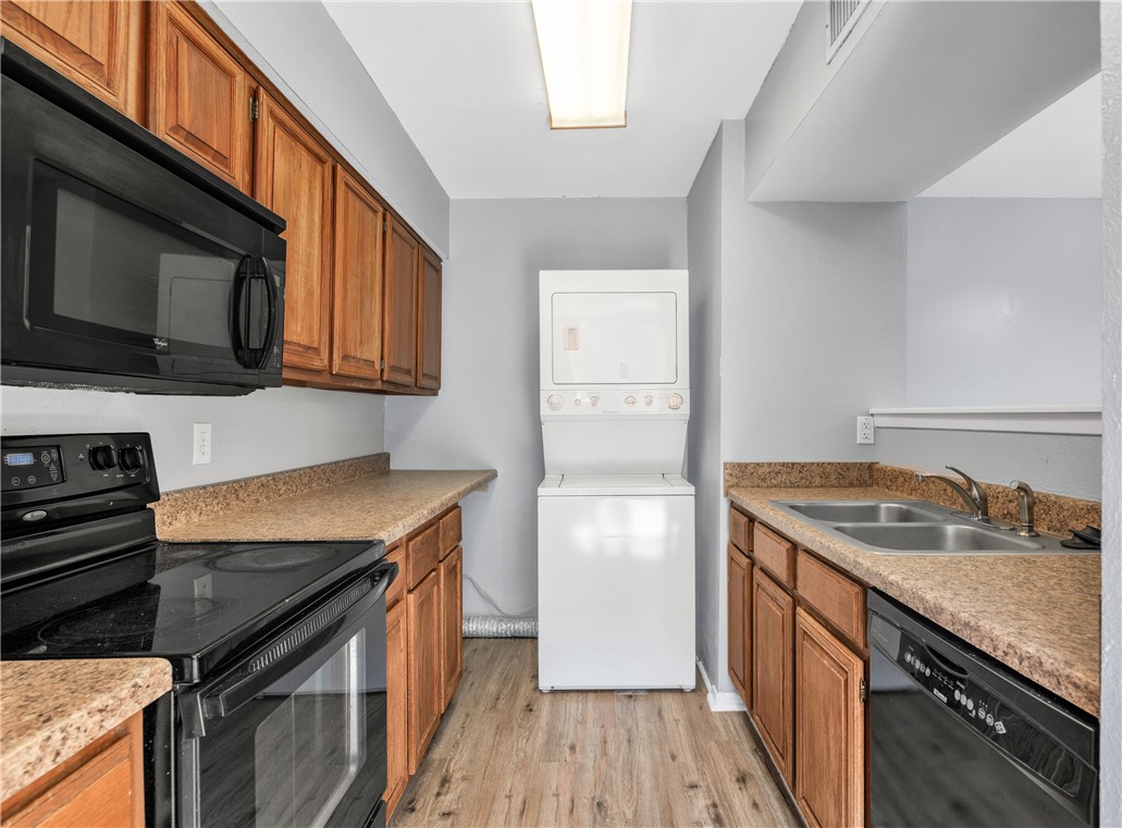2101 Barak Lane, Unit 17 Bryan, TX 77802 - Photo 10 of 19 a kitchen with granite countertop a sink dishwasher stove and oven with wooden floor