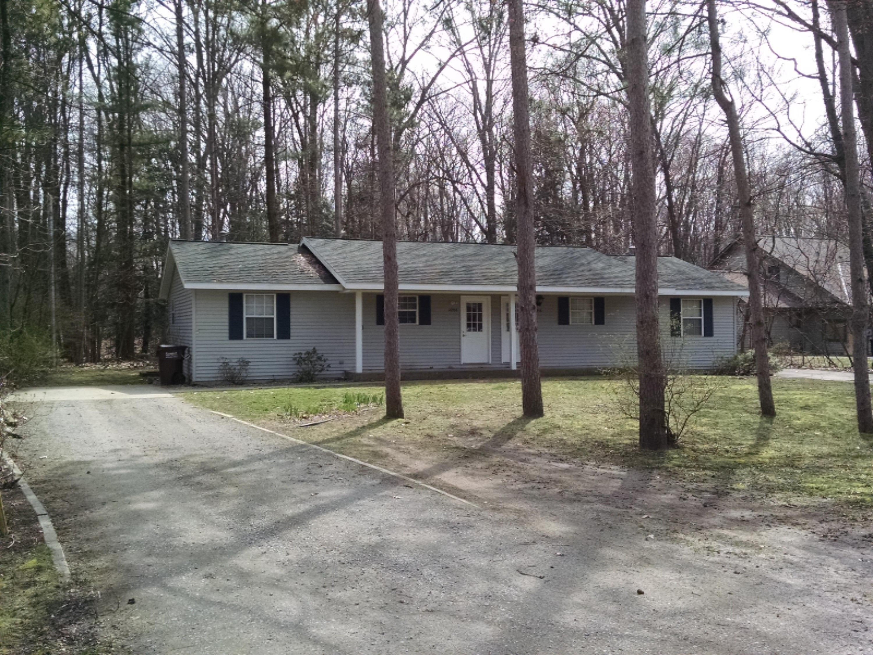 16556-58 Taft Road Spring Lake, MI 49456 - Photo 2 of 11 IMG_20170412_152147894