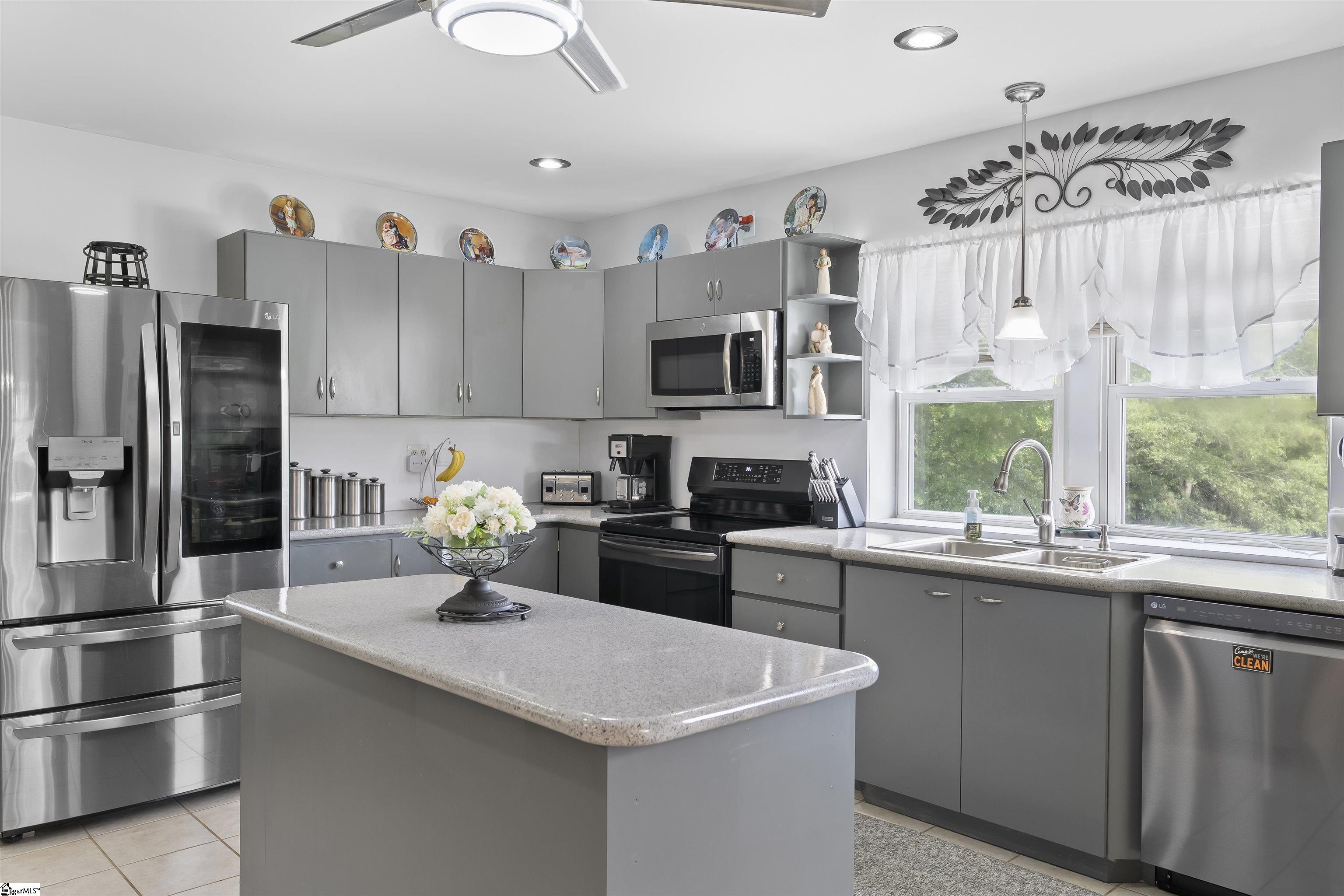 449 Griffin Road Greenville, SC 29607 - Photo 7 of 36 Gallery Image 7