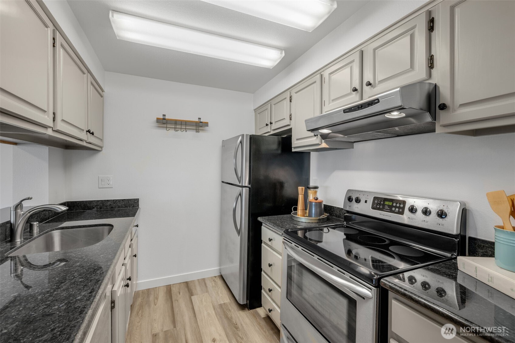 2419 East Madison Street, Unit 2461 Seattle, WA 98112 - Photo 14 of 25