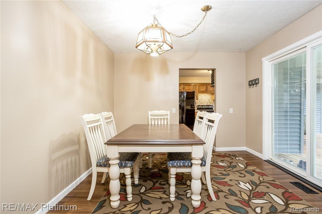 2600 Patterson Lk Road Pinckney, MI 48169 - Photo 4 of 35 Dining Room For Entertaining