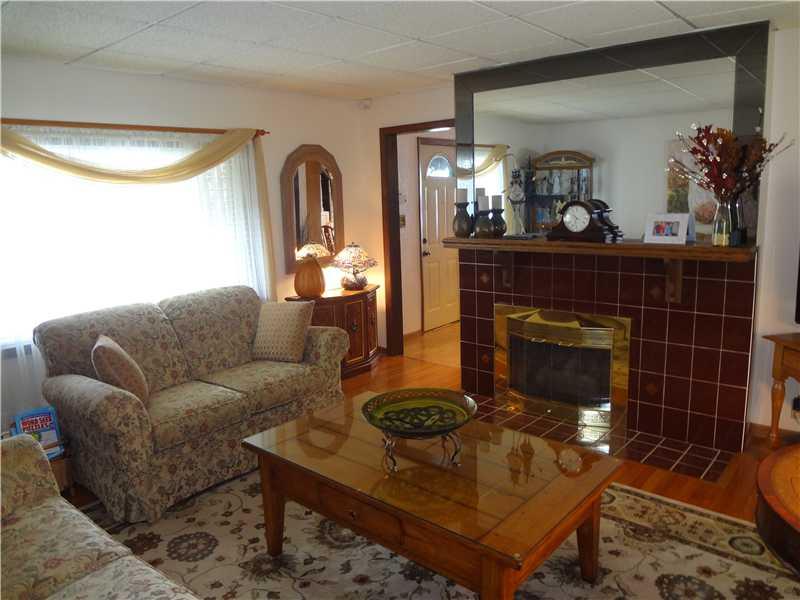 344 3rd Street Webster, PA 15087 - Photo 4 of 18 Living Room.