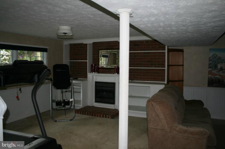 514 Windy Ridge Road Front Royal, VA 22630 - Photo 12 of 24 Family Room