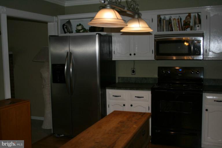 514 Windy Ridge Road Front Royal, VA 22630 - Photo 3 of 24 Kitchen