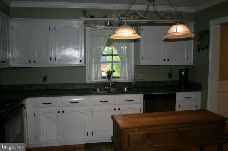 514 Windy Ridge Road Front Royal, VA 22630 - Photo 22 of 24 Kitchen