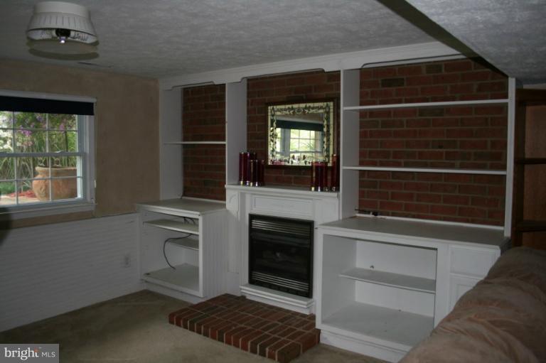 514 Windy Ridge Road Front Royal, VA 22630 - Photo 7 of 24 Family Room