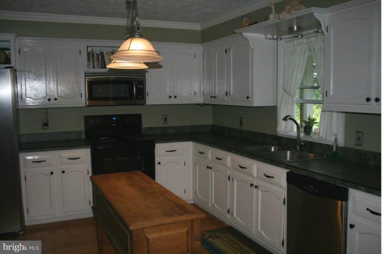 514 Windy Ridge Road Front Royal, VA 22630 - Photo 9 of 24 Kitchen