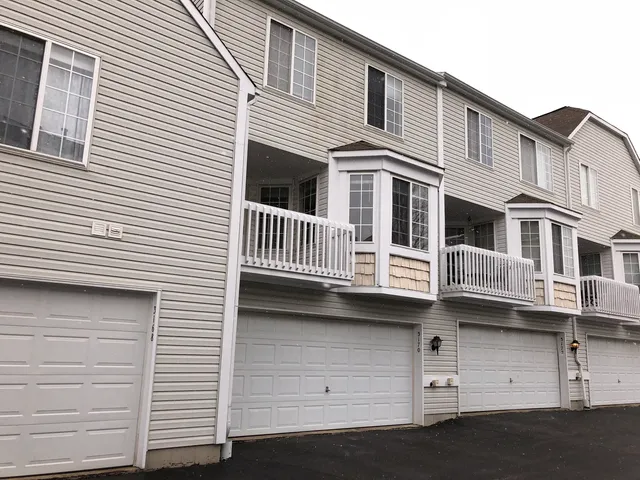 $2,300 | 3170 Cambria Court, Aurora, IL 60503