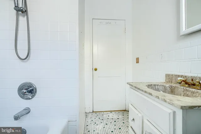 $1,995 | 7839 Birmingham Avenue, Baltimore, MD 21234