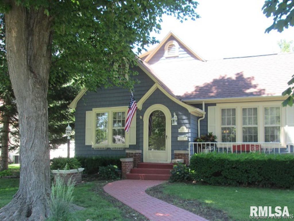 820 Edgehill Road Jacksonville, IL 62650 - Photo 1 of 22 Gallery Image 1