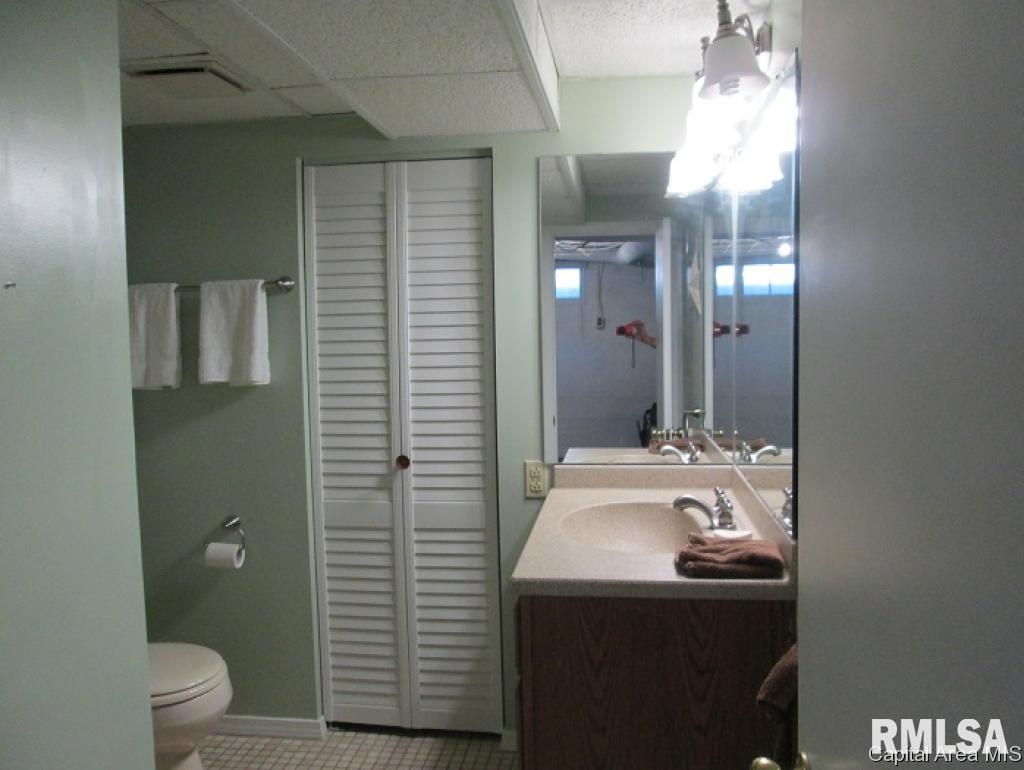820 Edgehill Road Jacksonville, IL 62650 - Photo 12 of 22 Gallery Image 12