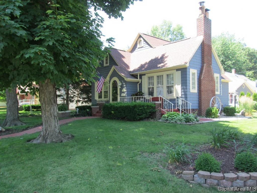 820 Edgehill Road Jacksonville, IL 62650 - Photo 2 of 22 Gallery Image 2