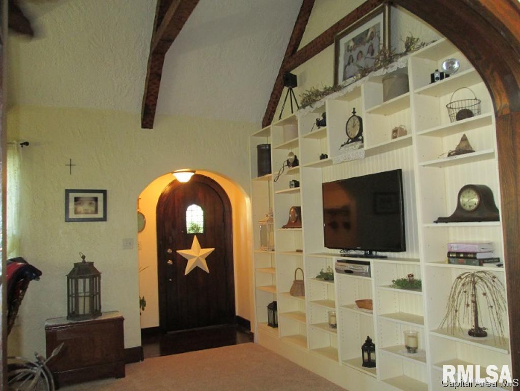 820 Edgehill Road Jacksonville, IL 62650 - Photo 3 of 22 Gallery Image 3