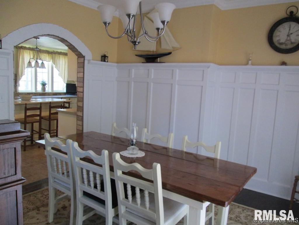 820 Edgehill Road Jacksonville, IL 62650 - Photo 7 of 22 Gallery Image 7