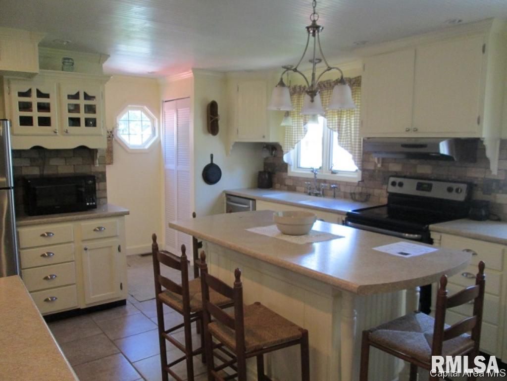 820 Edgehill Road Jacksonville, IL 62650 - Photo 9 of 22 Gallery Image 9