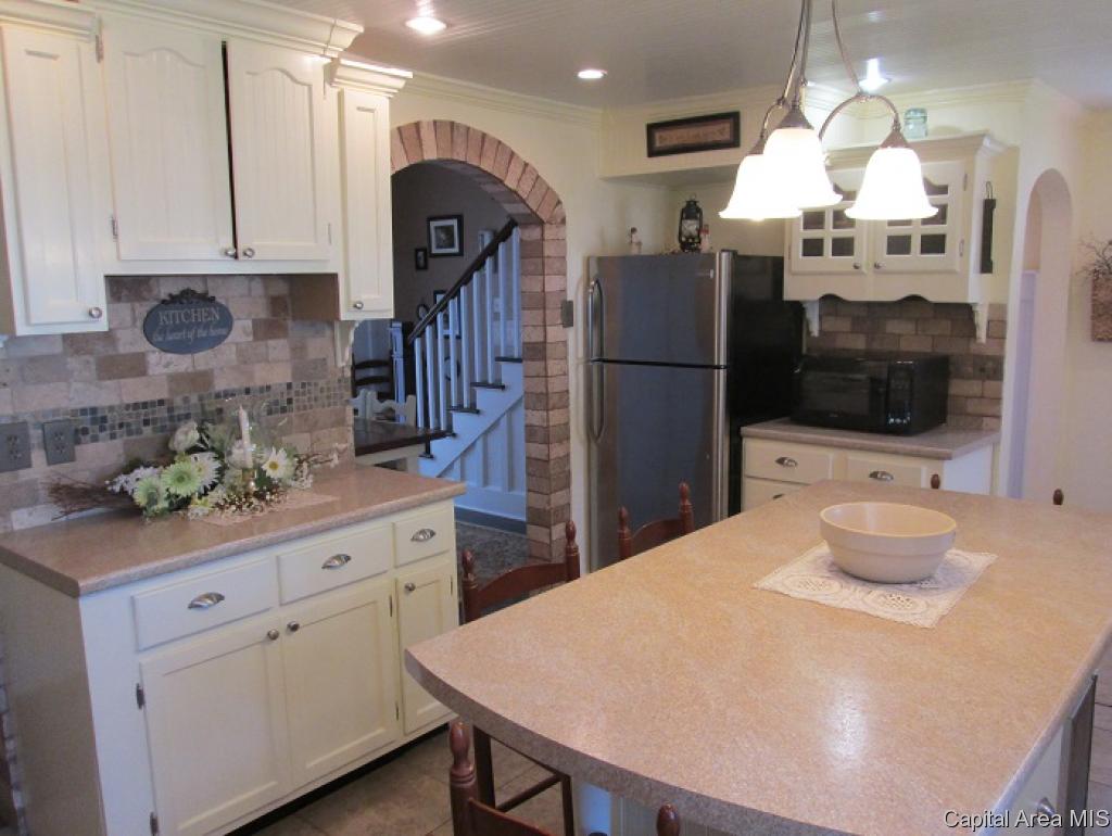 820 Edgehill Road Jacksonville, IL 62650 - Photo 10 of 22 Gallery Image 10