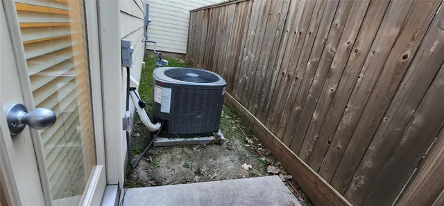 $2,295 | 11608 Main Ash Drive, Houston, TX 77025