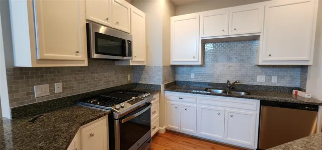 $2,295 | 11608 Main Ash Drive, Houston, TX 77025