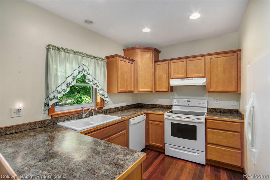 4484 Davison Road Lapeer, MI 48446 - Photo 39 of 64