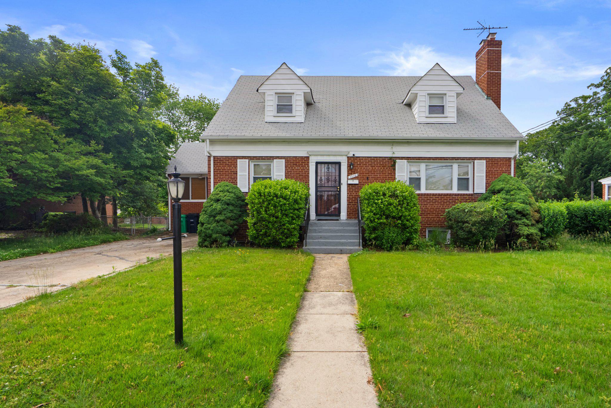 Front exterior view of the property.