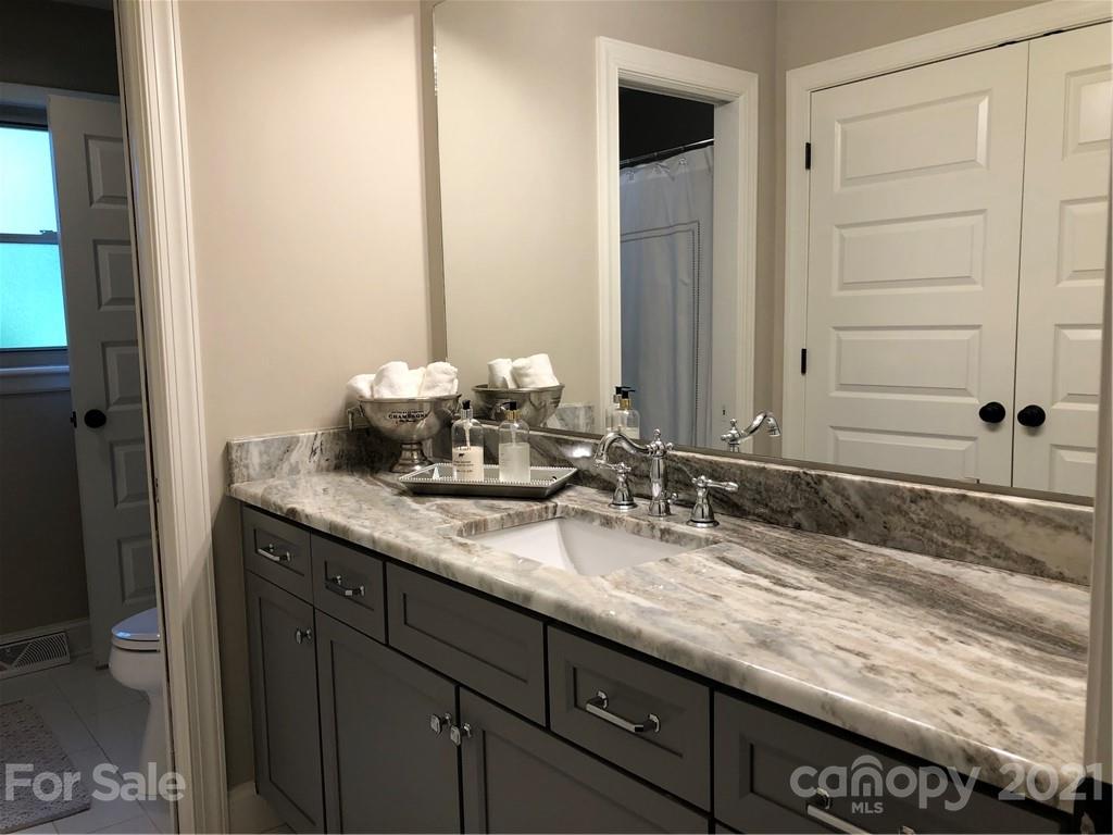 3523 Round Oak Road, Unit 13 Charlotte, NC 28210 - Photo 34 of 40 Gallery Image 34