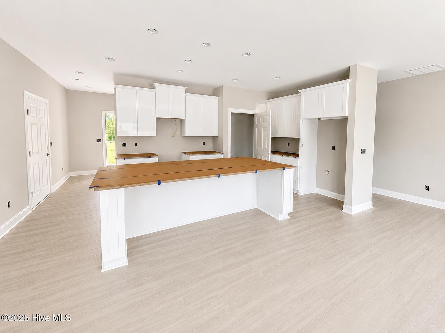 2886 Fox Run Circle Kinston, NC 28504 - Photo 3 of 14 Kitchen