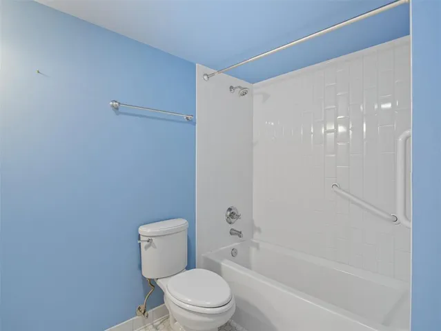 $2,200 | 7556 Stirling Road, Unit 124, Hollywood, FL 33024