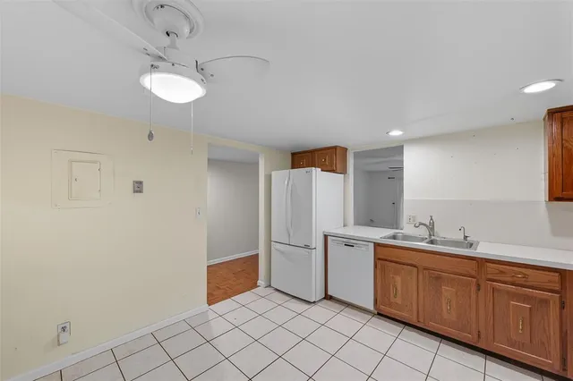 $2,200 | 7556 Stirling Road, Unit 124, Hollywood, FL 33024