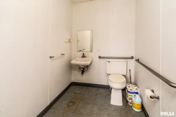 $155,000 | 401 South Logan Street, West Frankfort, IL 62896