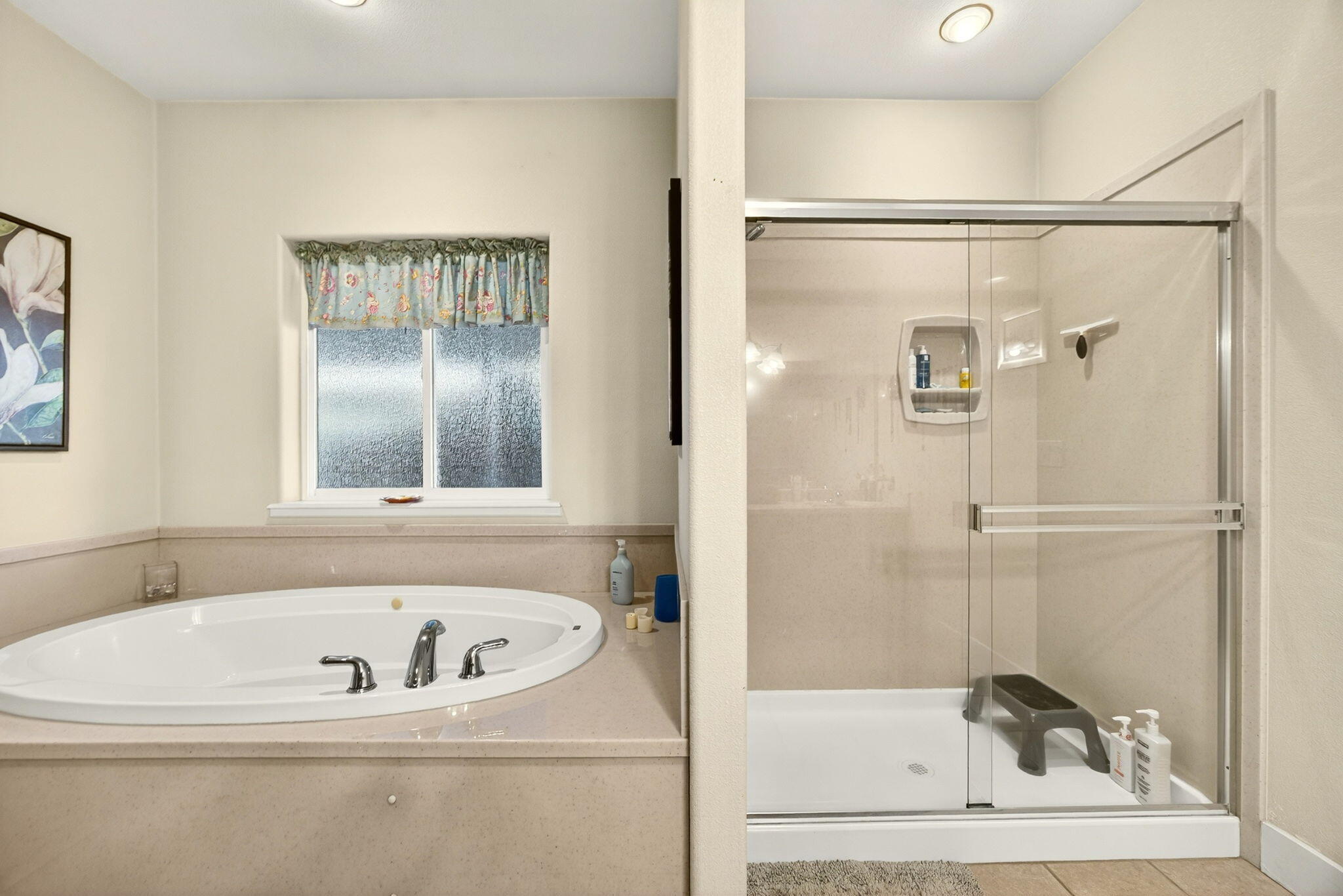 16 Portabello Way Eagle Point, OR 97524 - Photo 36 of 43 a bathroom with a bathtub and a shower