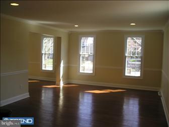 1004 Rymill Run Cherry Hill, NJ 08003 - Photo 5 of 6 Living Room