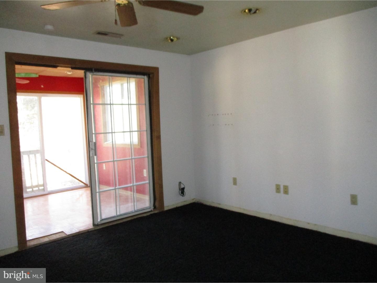 470 Dresher Road, Unit B1 Horsham, PA 19044 - Photo 8 of 17 Living Room