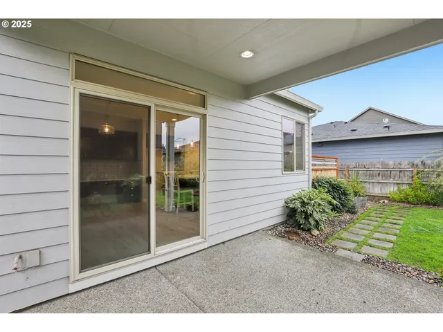 a view of outdoor space yard and porch