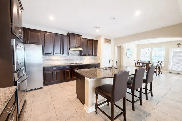 $2,600 | 111 Meadow Ridge Way, Clute, TX 77531