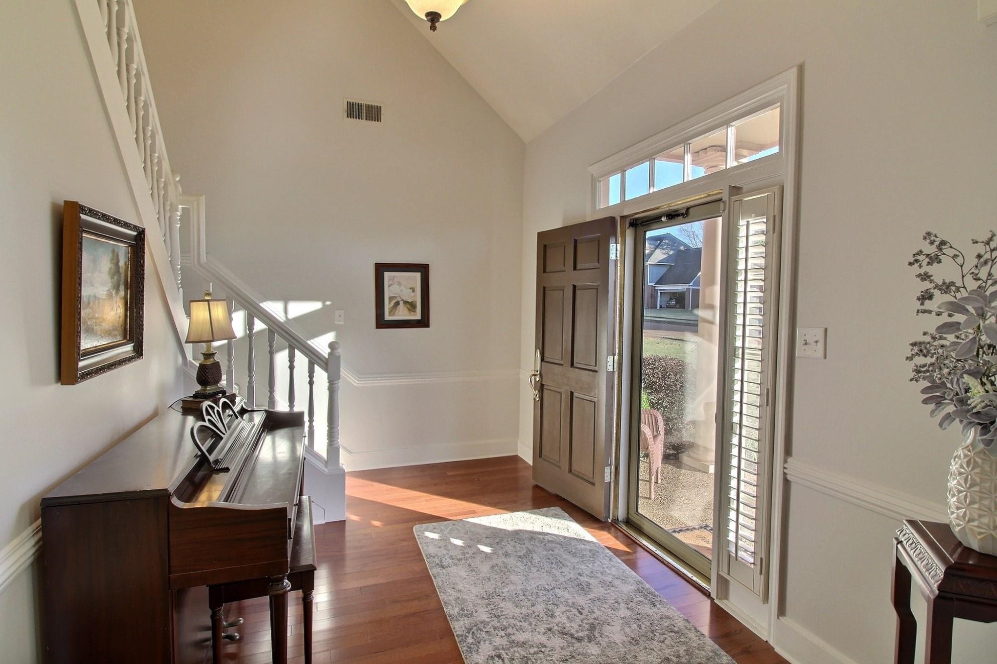 554 Merriweather Drive Collierville, TN 38017 - Photo 2 of 23