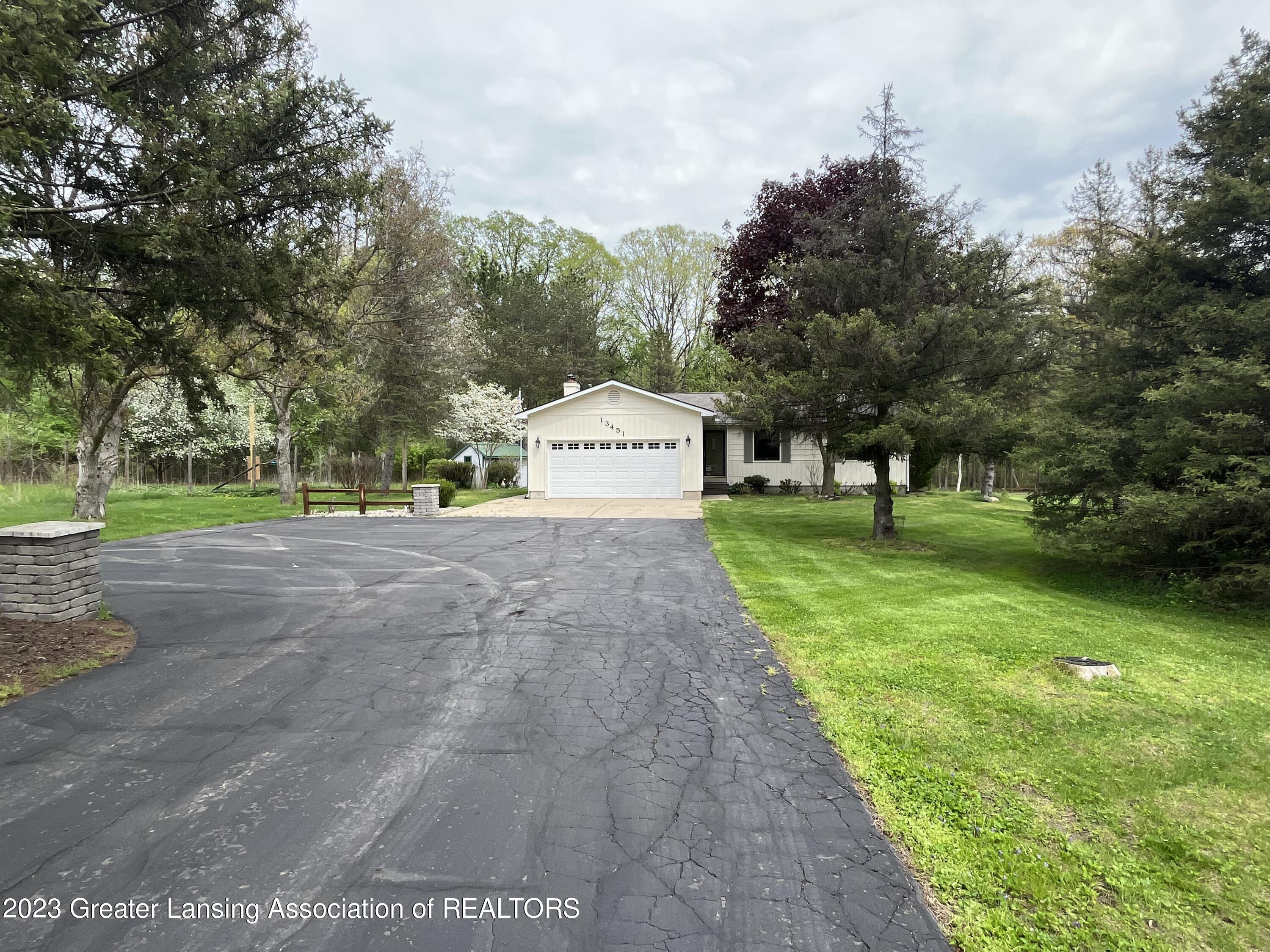 13451 South Beardslee Road Perry, MI 48872 - Photo 1 of 46 Front view