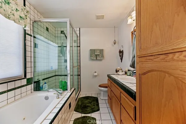 a view of a livingroom and dining room