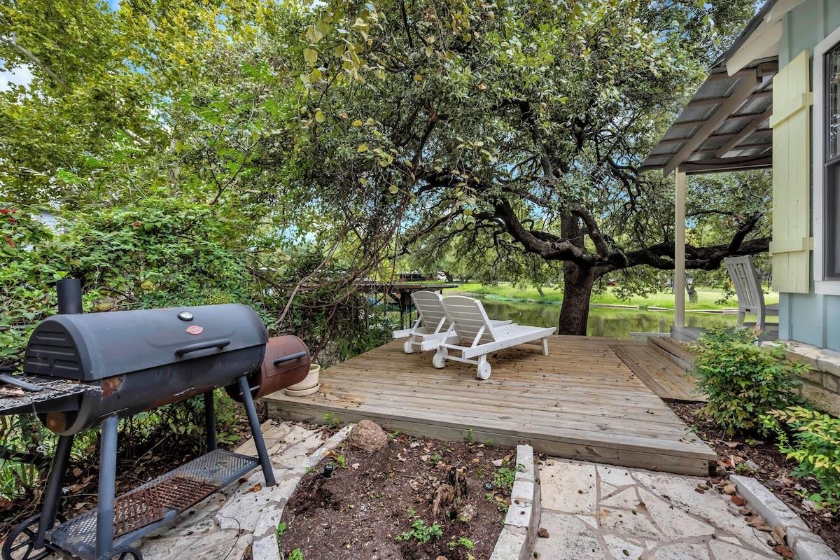200 Highland Loop Kingsland, TX 78639 - Photo 20 of 23 a view of a table and chairs in patio