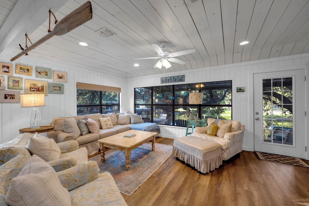 200 Highland Loop Kingsland, TX 78639 - Photo 3 of 23 a living room with furniture and a large window