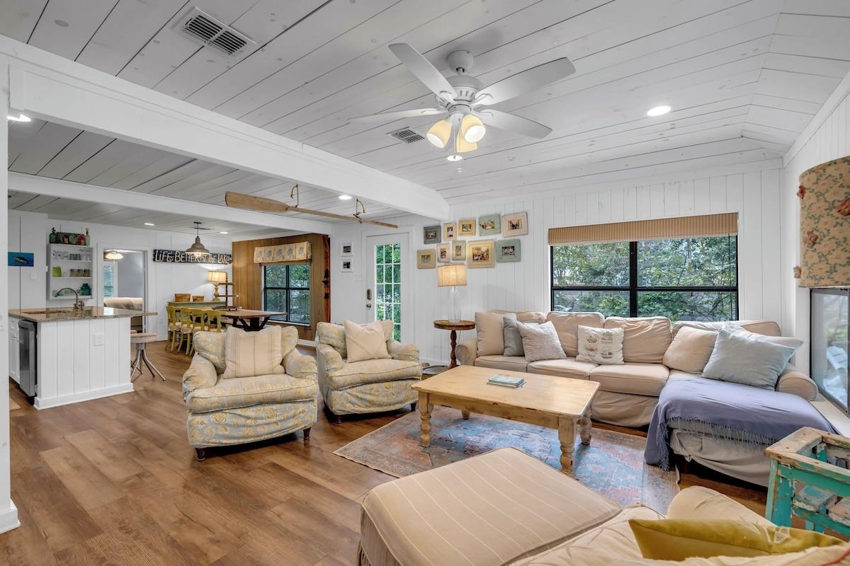200 Highland Loop Kingsland, TX 78639 - Photo 7 of 23 a living room with furniture and a large window
