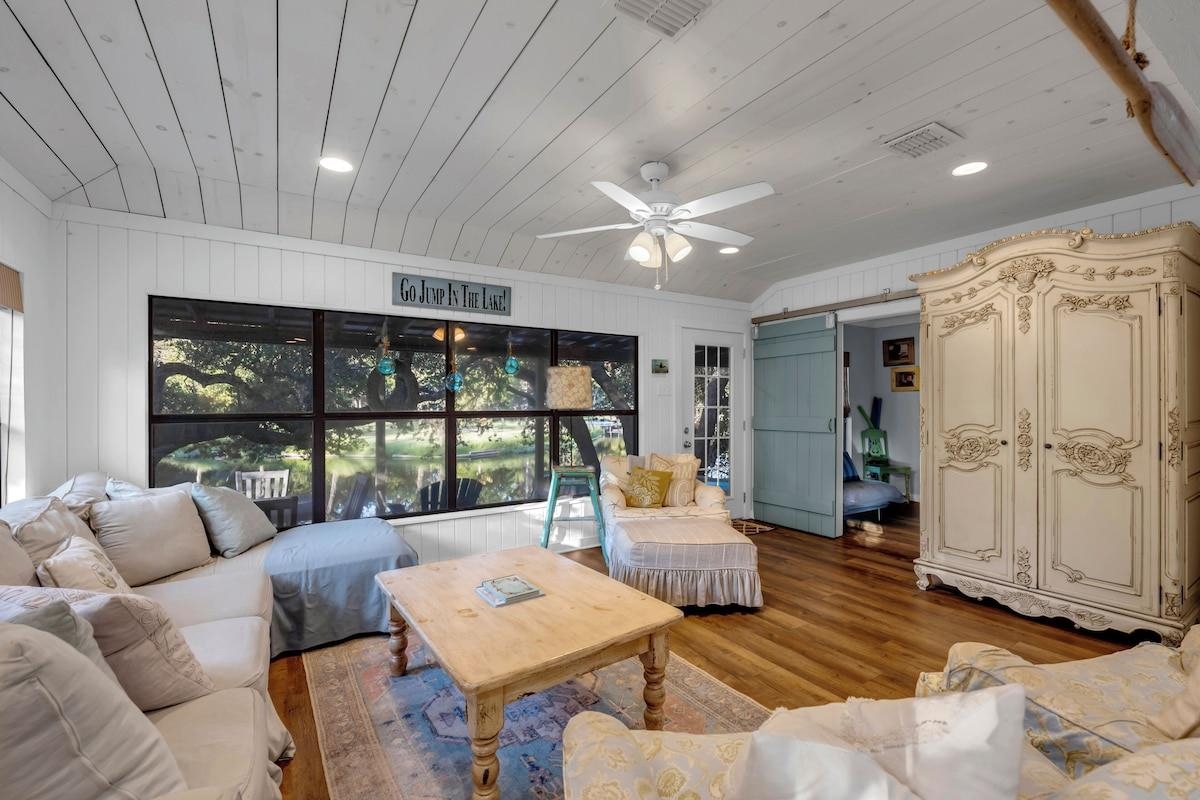 200 Highland Loop Kingsland, TX 78639 - Photo 8 of 23 a living room with furniture and a large window
