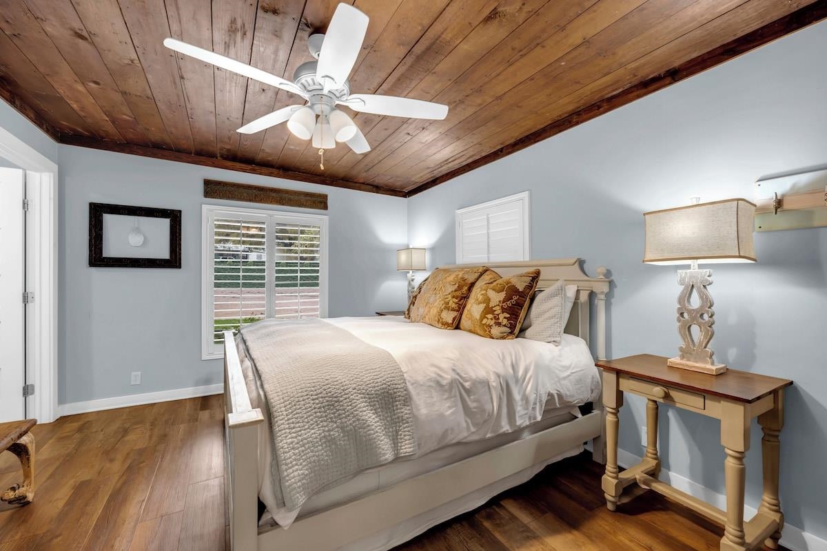 200 Highland Loop Kingsland, TX 78639 - Photo 9 of 23 a bedroom with a bed and wooden floor