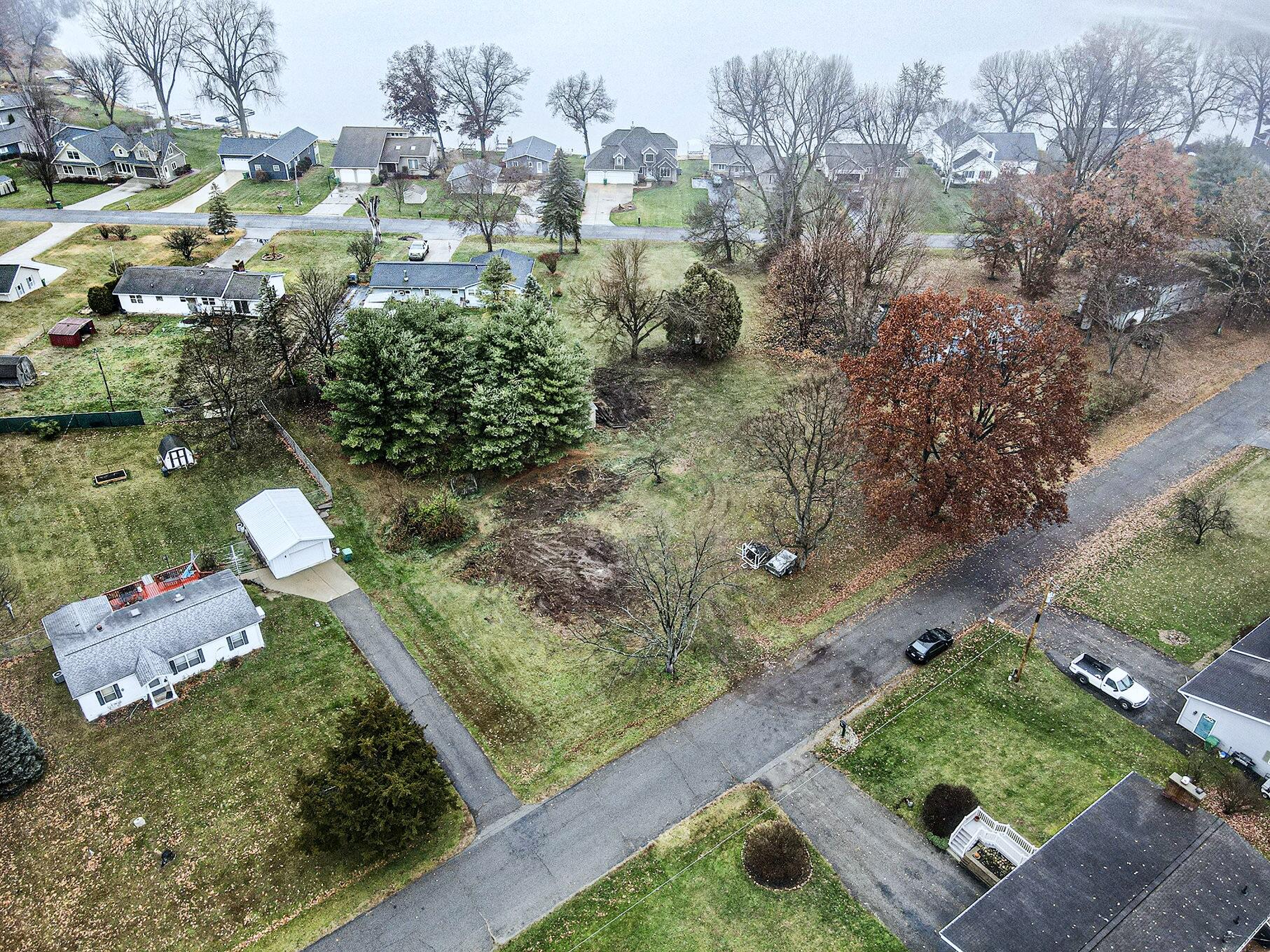 18-19 Elizabeth Drive Three Rivers, MI 49093 - Photo 2 of 7 005_file_616